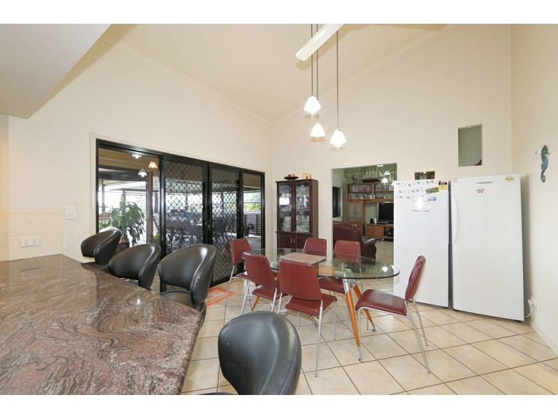 27 Woongoolbver Court, River Heads QLD 4655