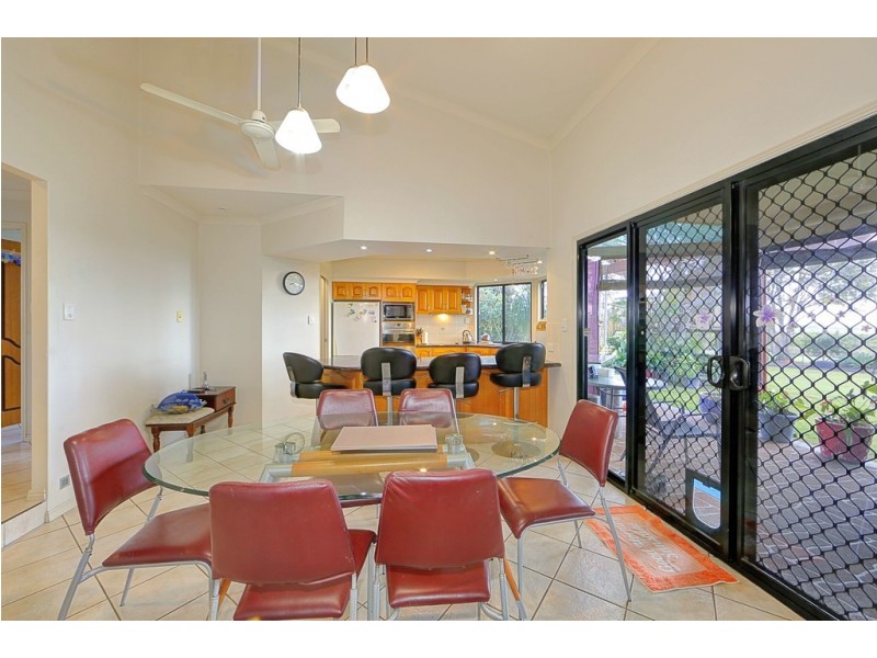 27 Woongoolbver Court, River Heads QLD 4655