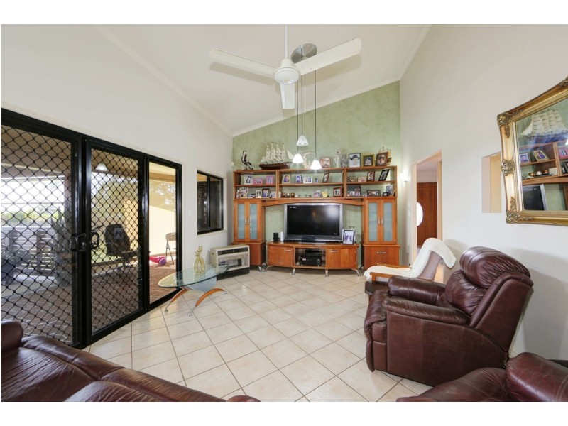 27 Woongoolbver Court, River Heads QLD 4655