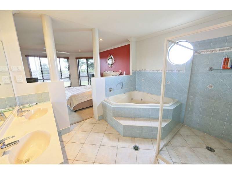 27 Woongoolbver Court, River Heads QLD 4655