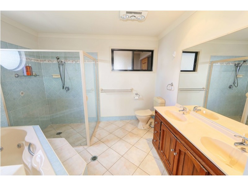 27 Woongoolbver Court, River Heads QLD 4655