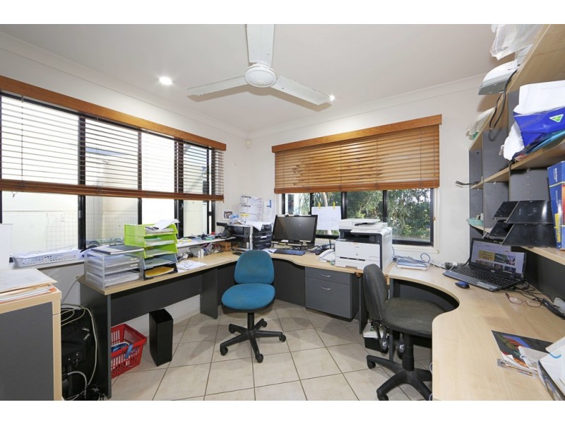 27 Woongoolbver Court, River Heads QLD 4655