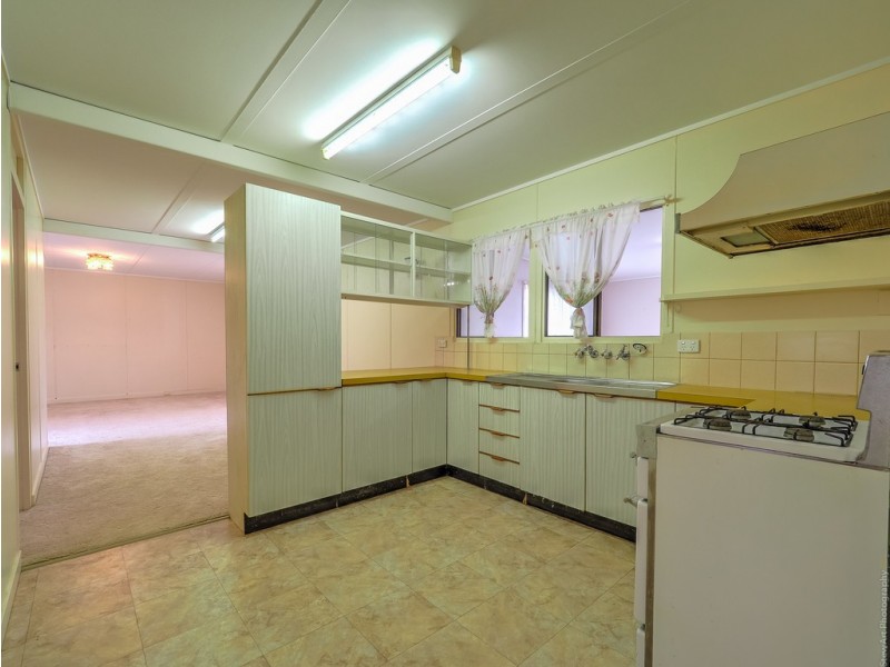 59 Ocean Street, Torquay QLD 4655