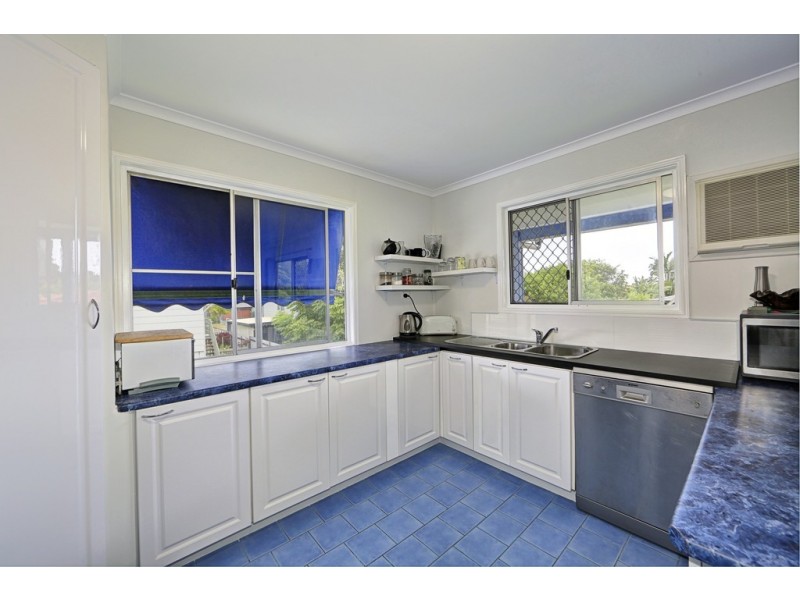 2 Saunders Street, Point Vernon QLD 4655