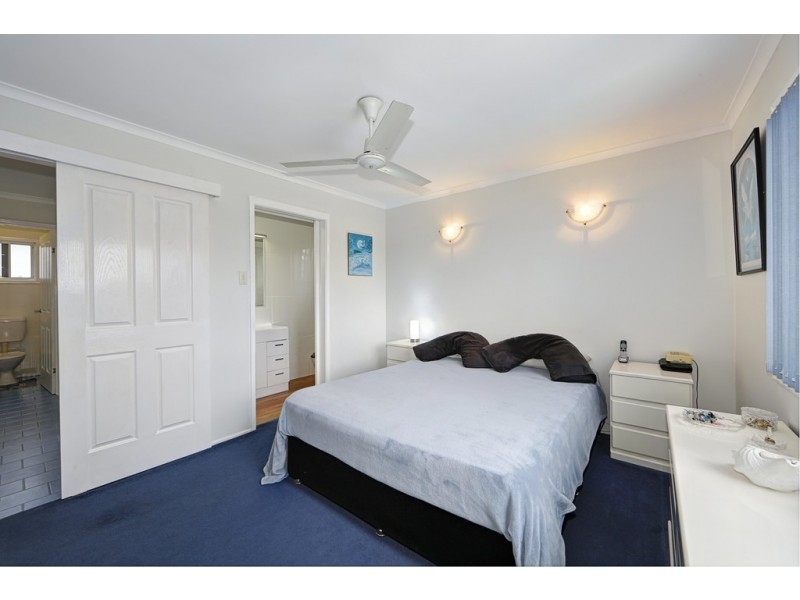 2 Saunders Street, Point Vernon QLD 4655