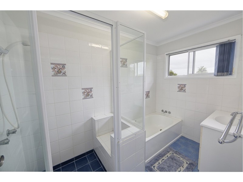 2 Saunders Street, Point Vernon QLD 4655