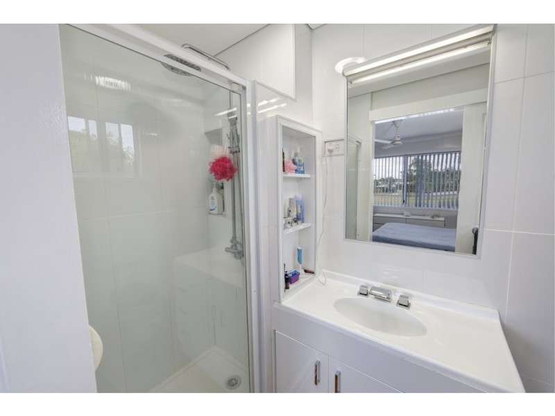 2 Saunders Street, Point Vernon QLD 4655