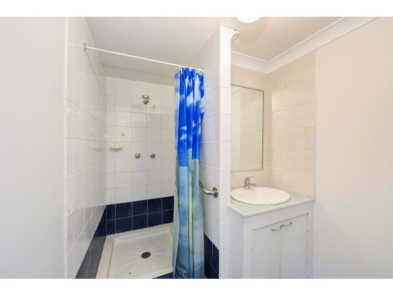 2 Saunders Street, Point Vernon QLD 4655