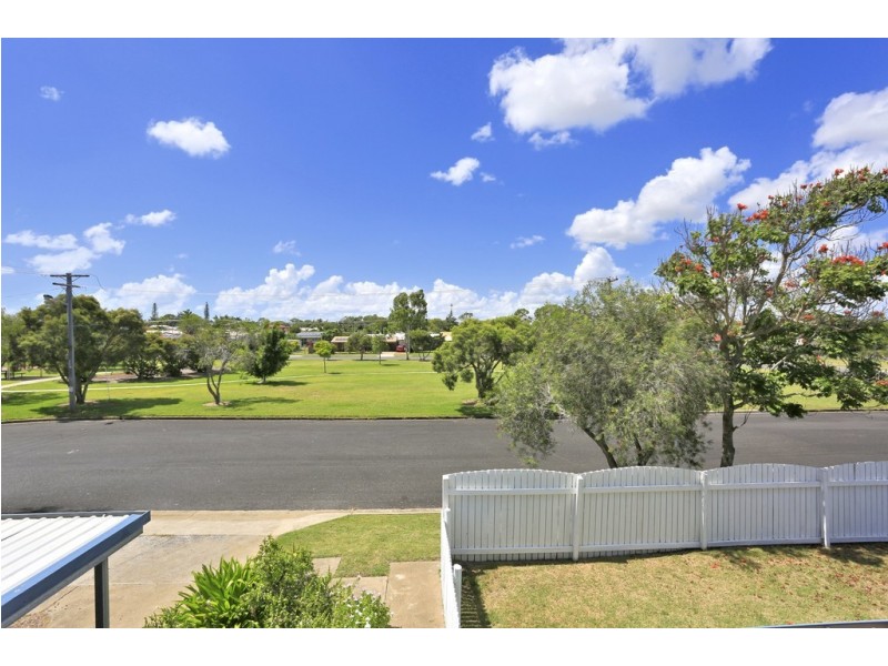 2 Saunders Street, Point Vernon QLD 4655