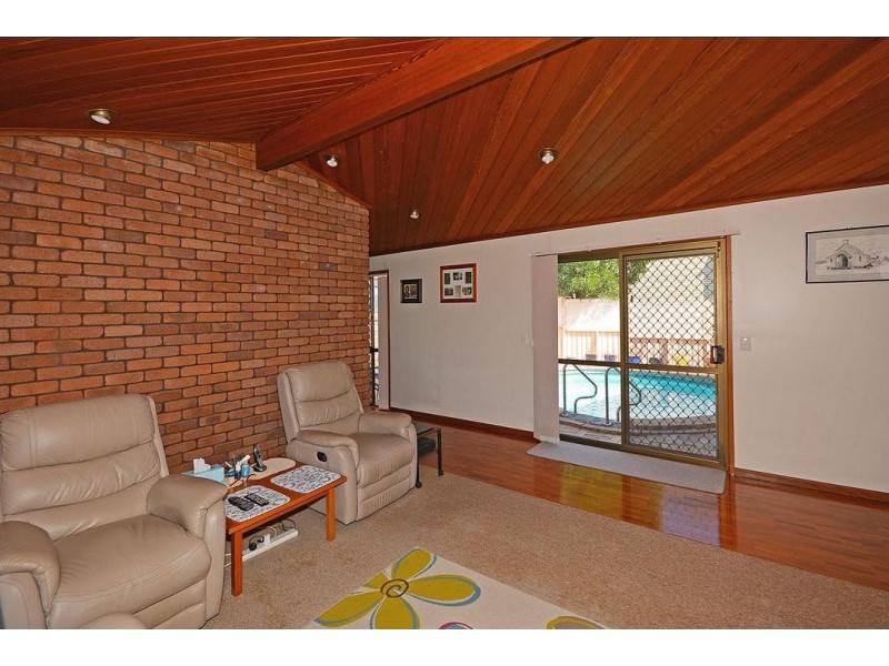 71 Hillcrest Avenue, Scarness QLD 4655