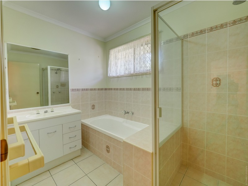 17 Jonwest Close, Torquay QLD 4655