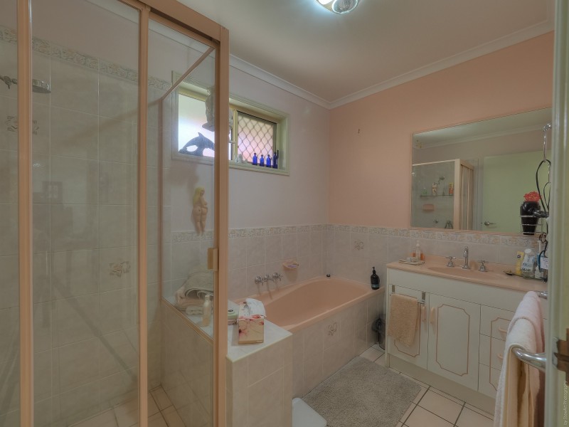 89 North Street, Point Vernon QLD 4655