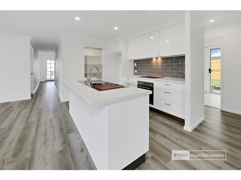 8 Seacrest Drive, Wondunna QLD 4655