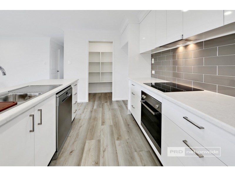 8 Seacrest Drive, Wondunna QLD 4655