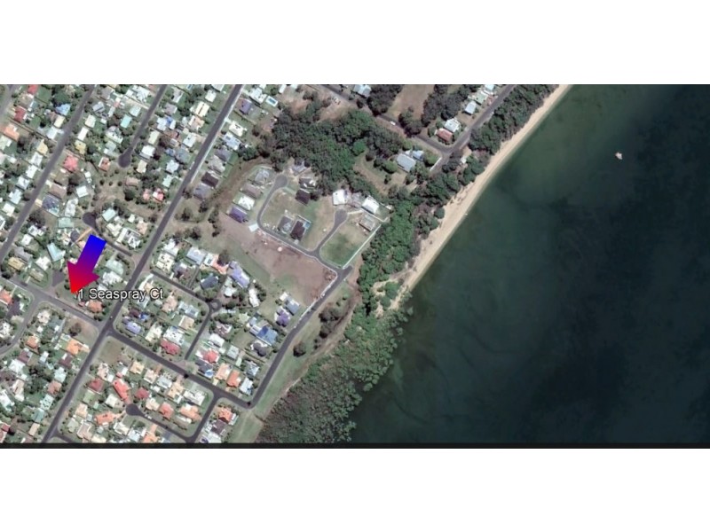 1 Seaspray Court, Urangan QLD 4655