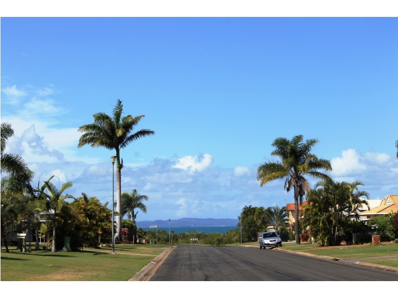 1 Seaspray Court, Urangan QLD 4655