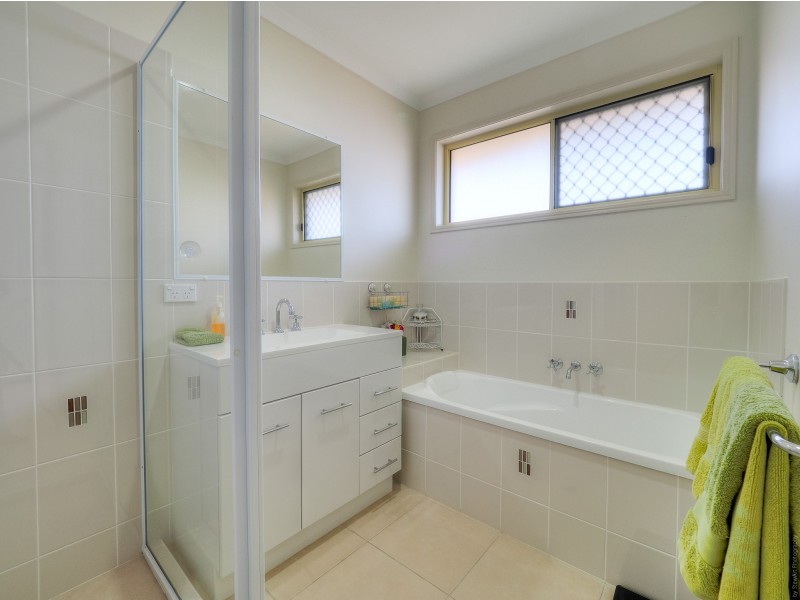 83 North Street, Point Vernon QLD 4655