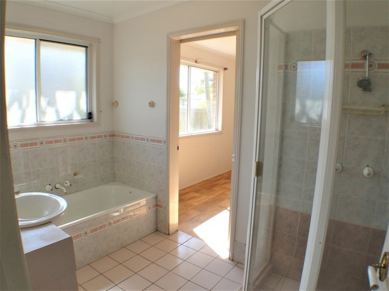 3 Skinner Crescent, Urangan QLD 4655