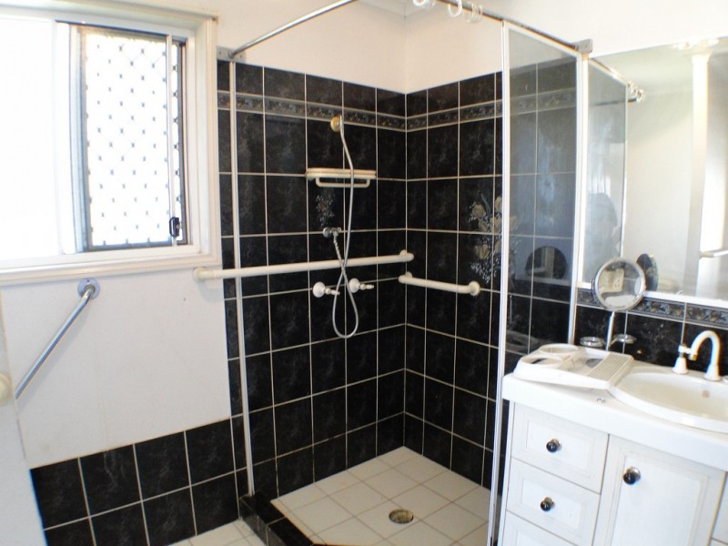 3 Skinner Crescent, Urangan QLD 4655