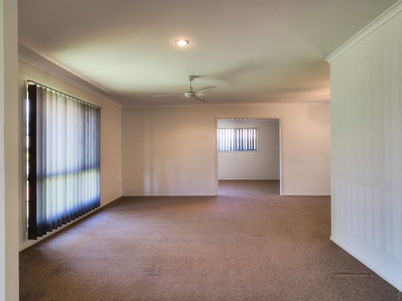 10 Vicki Parade, Torquay QLD 4655