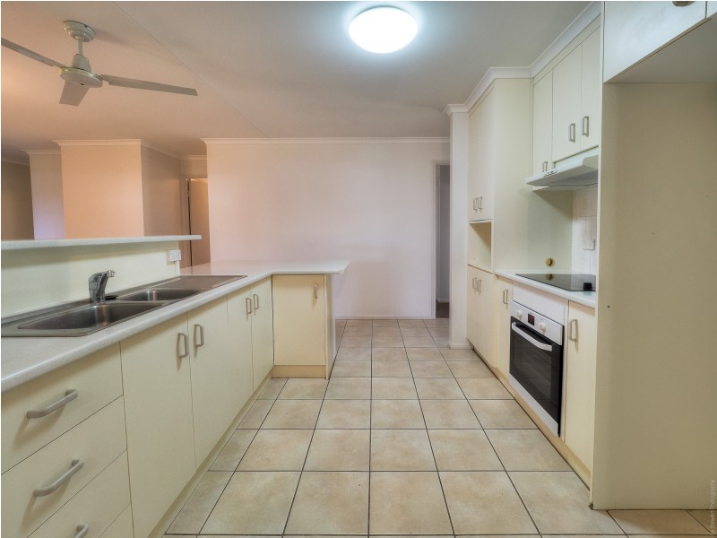 10 Vicki Parade, Torquay QLD 4655