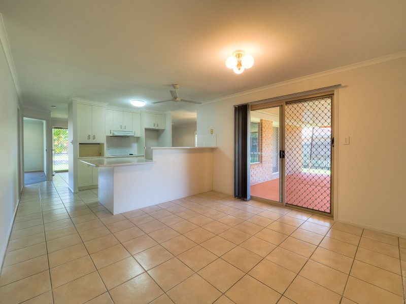 10 Vicki Parade, Torquay QLD 4655