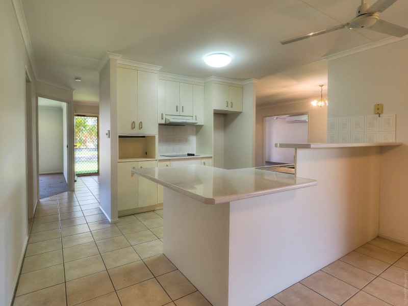 10 Vicki Parade, Torquay QLD 4655
