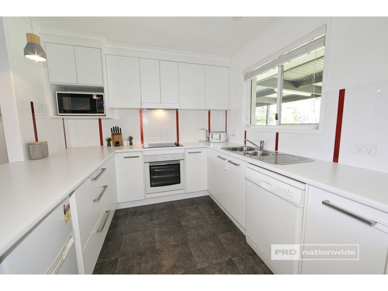 115 Pulgul Street, Urangan QLD 4655