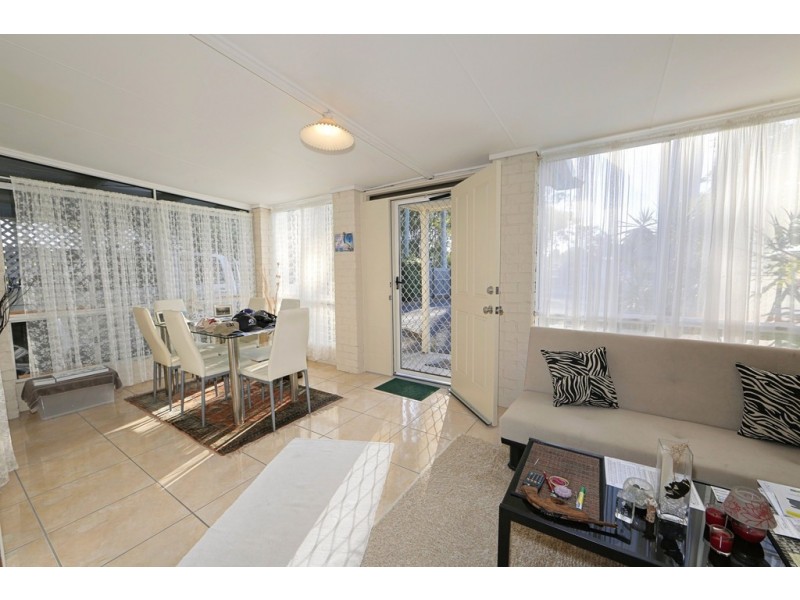 12 Howlett Street, Urangan QLD 4655