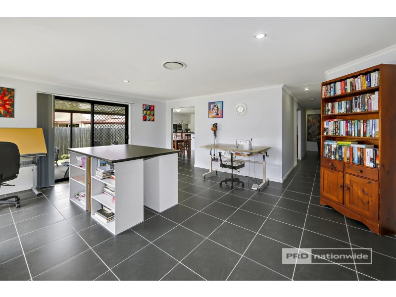 128 Garden Drive, Urangan QLD 4655