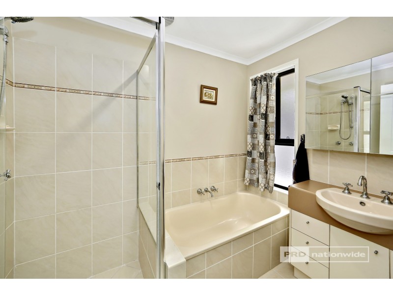 128 Garden Drive, Urangan QLD 4655