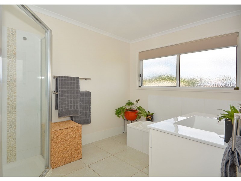 1 Tranquillity Court, River Heads QLD 4655