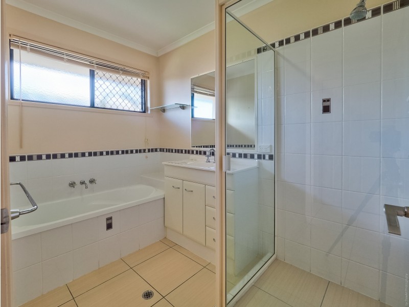 33 Earl St Vincent Circuit, Eli Waters QLD 4655