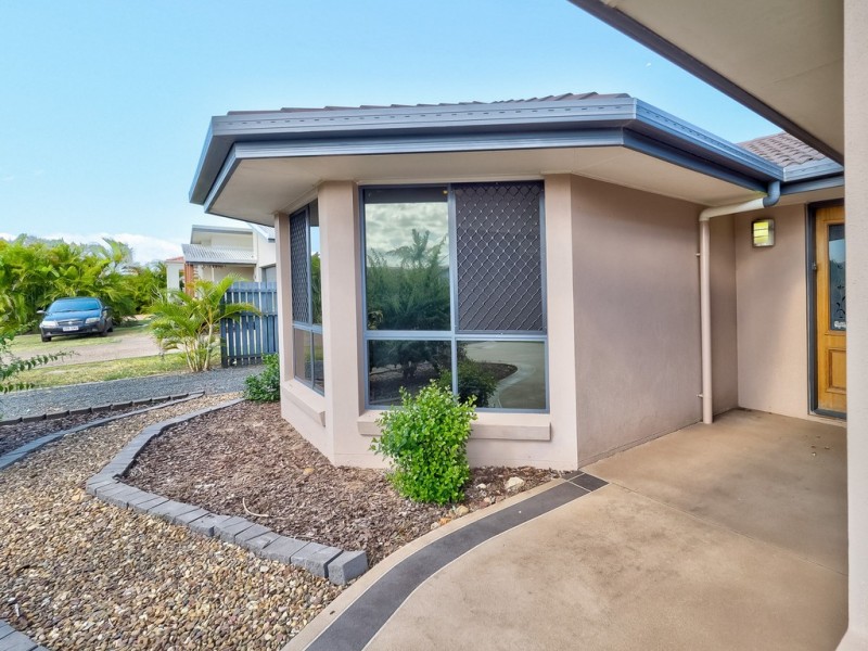 33 Earl St Vincent Circuit, Eli Waters QLD 4655