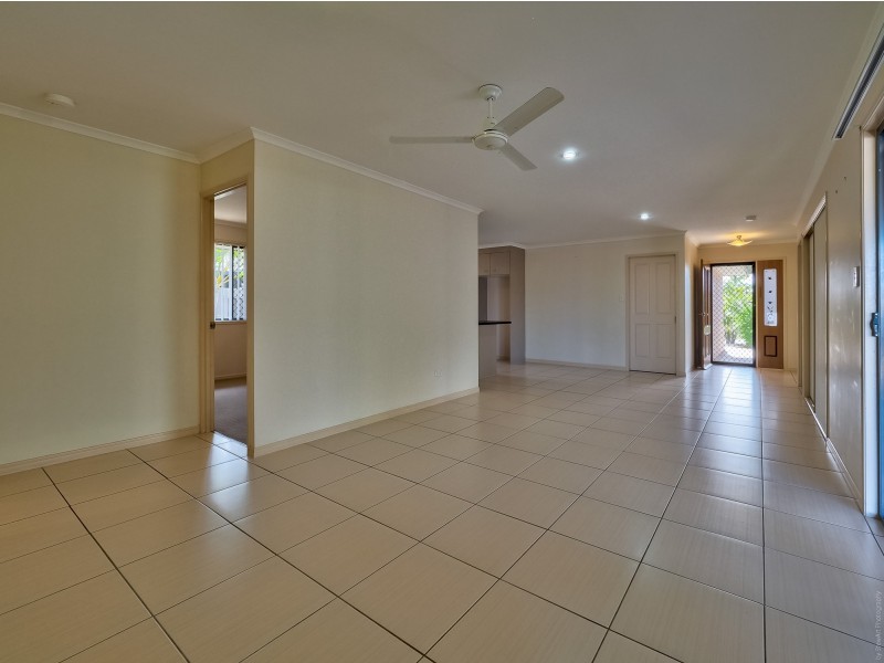 33 Earl St Vincent Circuit, Eli Waters QLD 4655