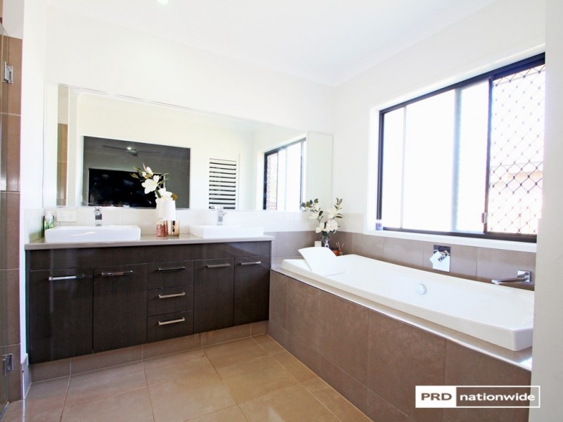 60 Gilston Road, Wondunna QLD 4655