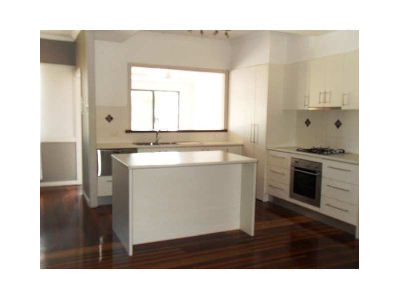 34 Cunningham St, Torquay QLD 4655
