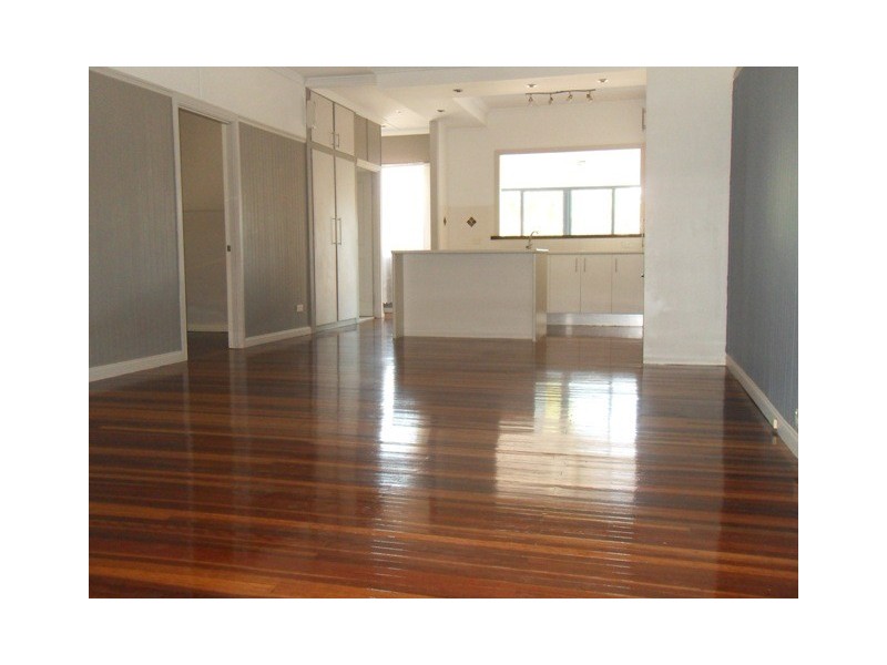 34 Cunningham St, Torquay QLD 4655