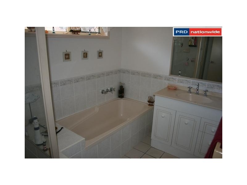 4 Spinnaker Drive, Point Vernon QLD 4655