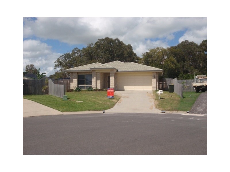 8 Blackall Court, Torquay QLD 4655