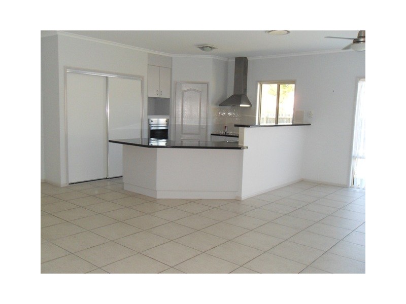 8 Blackall Court, Torquay QLD 4655