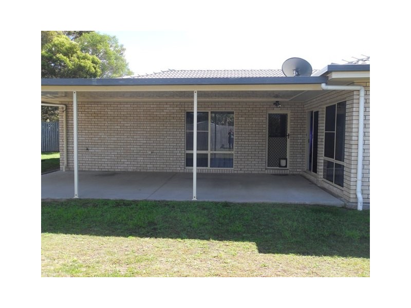8 Blackall Court, Torquay QLD 4655