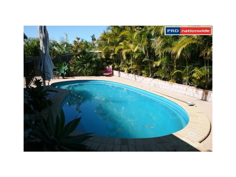 12 Beagle Ave, Nikenbah QLD 4655