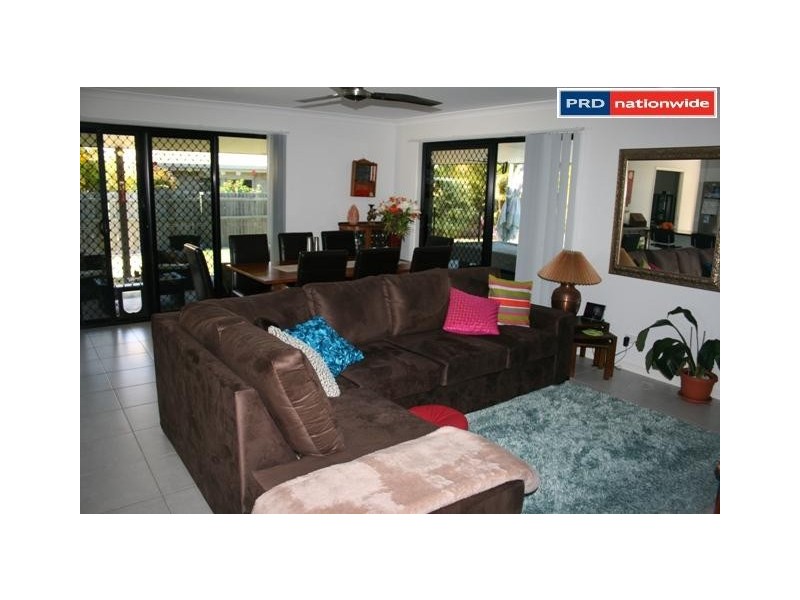 12 Beagle Ave, Nikenbah QLD 4655