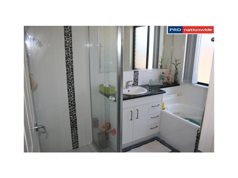 12 Beagle Ave, Nikenbah QLD 4655