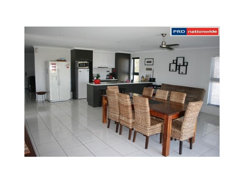 64 Earl St Vincent, Eli Waters QLD 4655