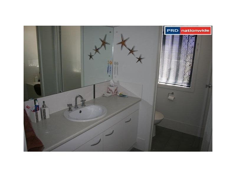 64 Earl St Vincent, Eli Waters QLD 4655