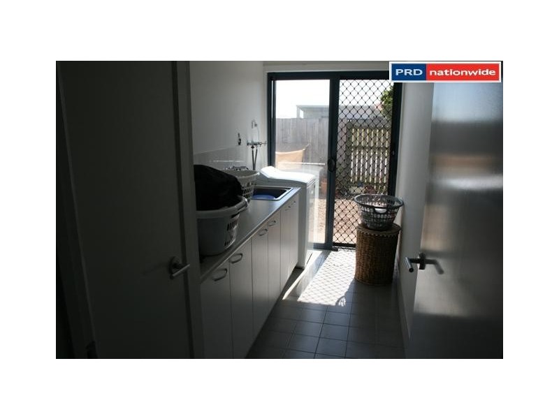 64 Earl St Vincent, Eli Waters QLD 4655