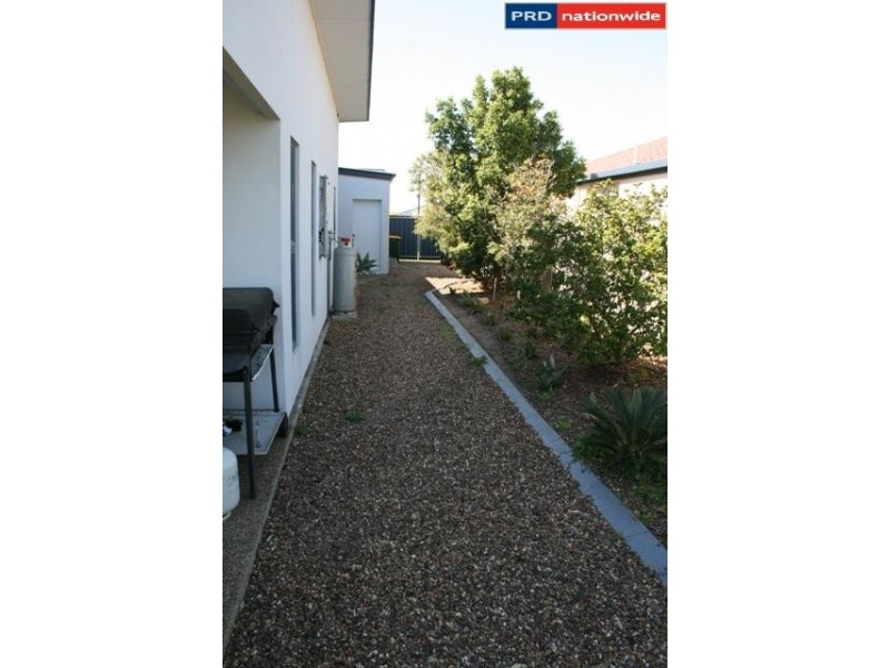 64 Earl St Vincent, Eli Waters QLD 4655