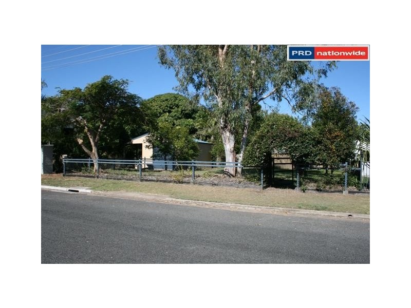 8 Guard Street, Urangan QLD 4655